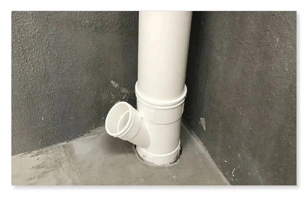 阳台PVC排水立管增加排水口后漏水